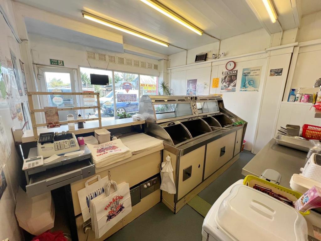Lot: 119 - MIXED COMMERCIAL AND RESIDENTIAL INVESTMENT PROPERTY - Alternative view of the sales area in the fish and chip shop